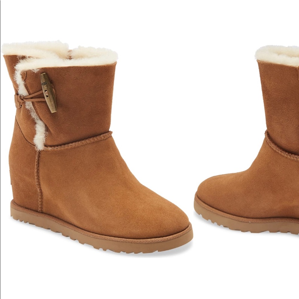 Wedge Ugg with button